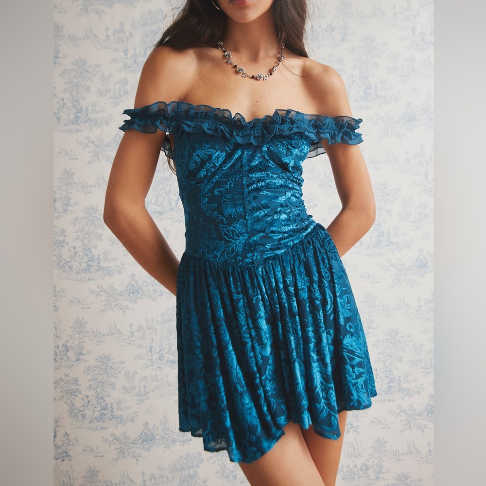 Kimchi Blue Carmen Velvet Floral Romper/ Carmen Playsuit Size Small Petite